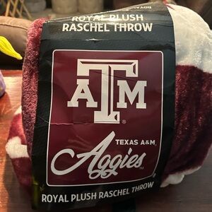 Northwest Royal Plush Raschel Throw in Black and White